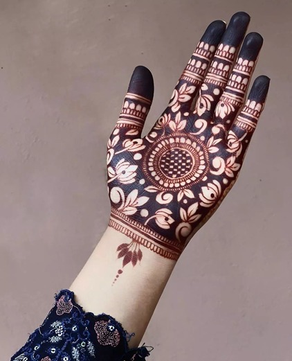 Front Floral Mehndi Design